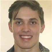 Estudiante universitario en Derecho, titulado en Bachillerato Social.